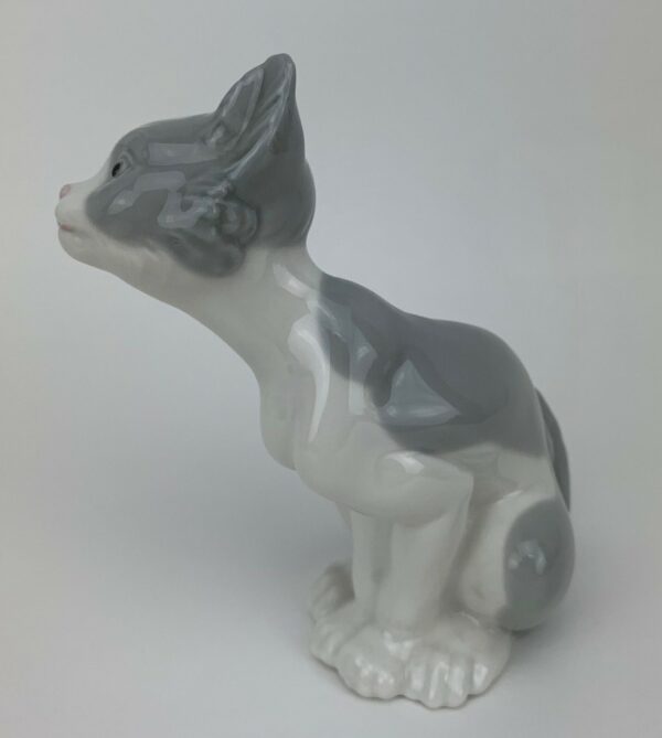 Lladro Feed Me Cat #5113 - Image 6