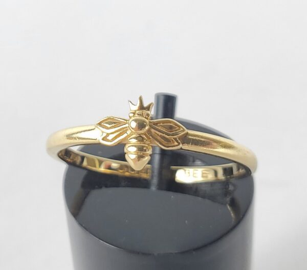 Monica Rich Kossann Queen Bee 18k Yellow Gold Posey Dainty Stackable Ring 7.25'' - Image 4
