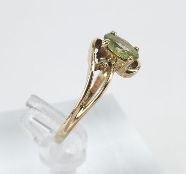 14k Yellow Gold .50ctw Oval Cut Peridot Diamond Promise Ring Band Ring 6.5'' - Image 4