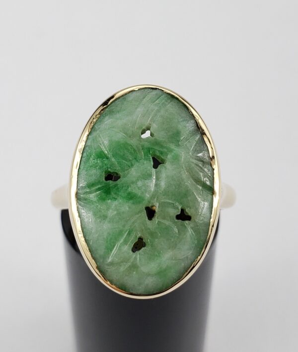 14k Yellow Gold Carved Bezel Set Green Jadeite Jade Cocktail Solitaire Ring - Image 3