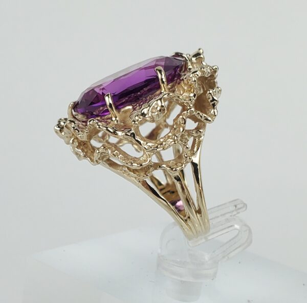 14k Yellow Gold Lab Grown Color Change Sapphire Solitaire Coral Cocktail Ring - Image 6
