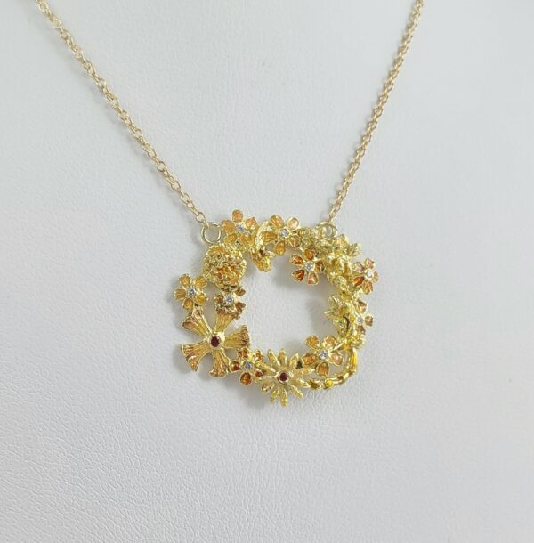 Alberian & Aulde 18k Yellow Gold Enamel Flower Reed Circle Pendant Necklace - Image 4