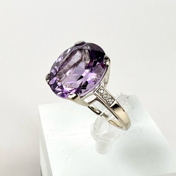Mauboussin 18k White Gold "My Lovely Babe" Amethyst & Diamond Ring 6'' - Image 4