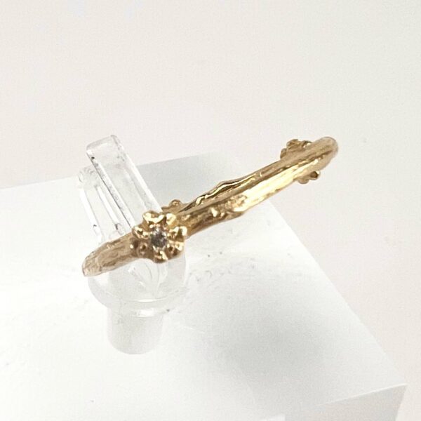 Sofia Kaman 14k Yellow Gold 3 Diamond Daisy Twig Texture Stacking Ring 7'' - Image 4