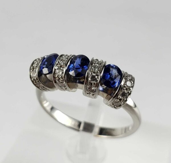 Vintage 18k White Gold 1.20ctw .90ct Natural Blue Sapphire .30ct Diamond Ring - Image 4