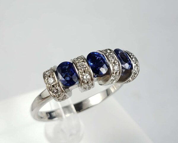 Vintage 18k White Gold 1.20ctw .90ct Natural Blue Sapphire .30ct Diamond Ring