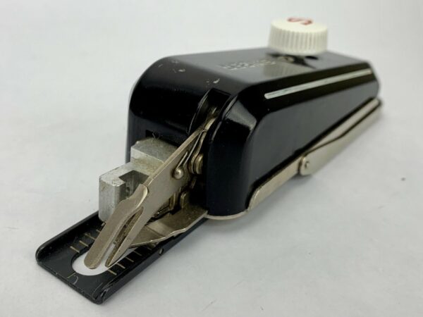 Vintage Singer Sewing Buttonholer W654321N - Image 4