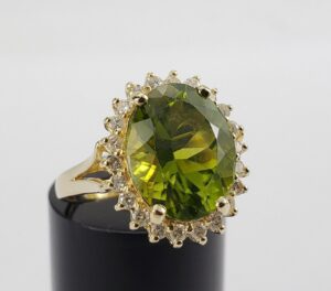 14k Yellow Gold 5.94ctw .44ct Diamond Halo 5.50ct Peridot Cocktail Ring
