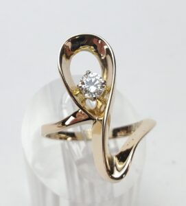 14k Yellow Gold Wave Ribbon Swirl Curve .30ctw Diamond Cocktail Ring 7.75''