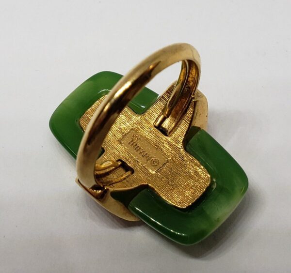 Trifari Costume Green Stone Gold Tone Floral Vintage Gemstone Ring - Image 7