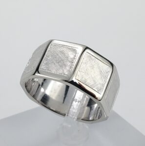 14k White Gold 10.3mm Wide Octagonal Florentine Finish Wedding Ring 9.25''