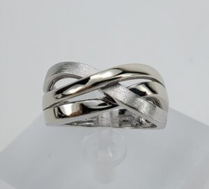 14k White Gold Criss Cross Weave Band Ring 6.25'' Sizable