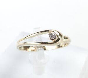 14k Yellow Gold Abstract Belt Buckle Style Split Shank Ring 7.75''