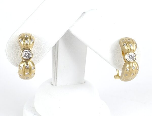 18k Yellow Gold .78ctw Natural Diamond Textured Ribbon Leverback Earrings - Image 3