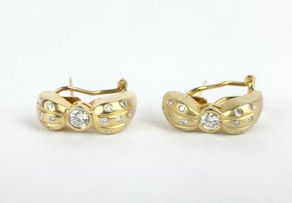 18k Yellow Gold .78ctw Natural Diamond Textured Ribbon Leverback Earrings - Image 6