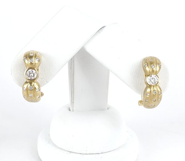 18k Yellow Gold .78ctw Natural Diamond Textured Ribbon Leverback Earrings