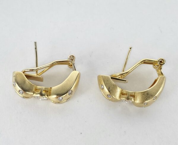 18k Yellow Gold .78ctw Natural Diamond Textured Ribbon Leverback Earrings - Image 8