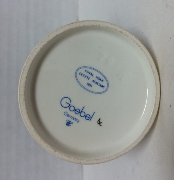 Hummel Goebel Figurine "Globe Trotter" - Image 7