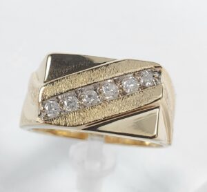 14k Yellow Gold .27c Diamond Rectangular Stone Bark Finish Mens Band Ring 10.5''