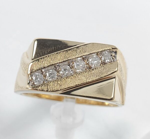 14k Yellow Gold .27c Diamond Rectangular Stone Bark Finish Mens Band Ring 10.5''