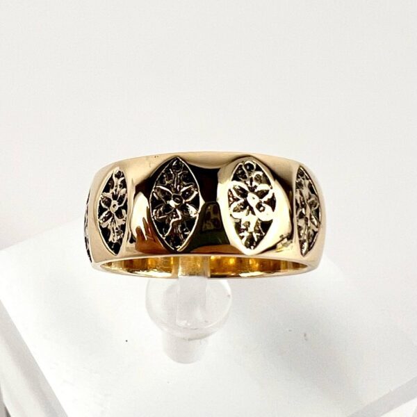 14k Yellow Gold Vintage Columbia 8mm Flower Wide Band Ring Size 6.75 - Image 4