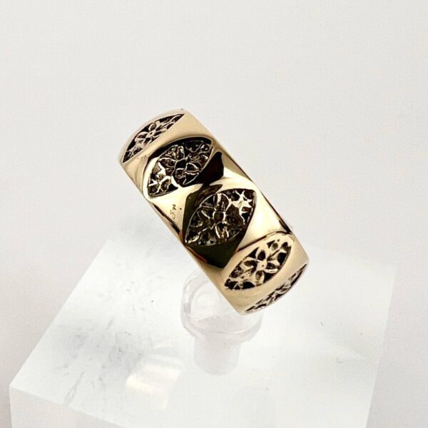 14k Yellow Gold Vintage Columbia 8mm Flower Wide Band Ring Size 6.75 - Image 5