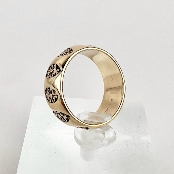 14k Yellow Gold Vintage Columbia 8mm Flower Wide Band Ring Size 6.75 - Image 7