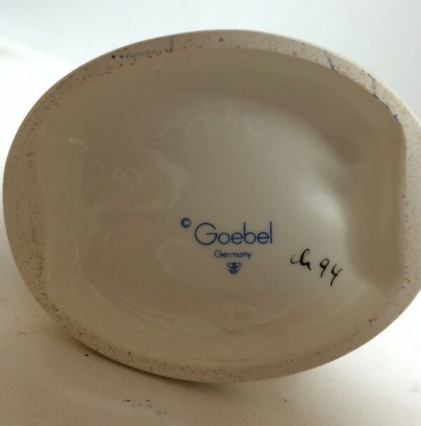 Hummel Goebel Figurine "Feeding Time" - Image 7
