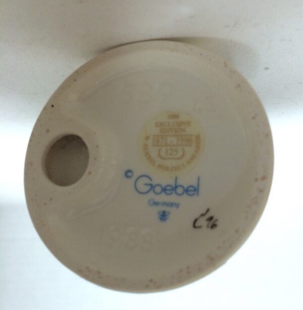Hummel Goebel Figurine "Good News" - Image 7