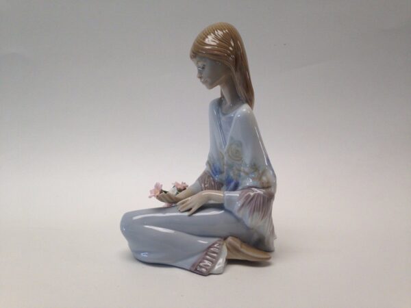 Lladro Flower Song Figurine Model 7607 in Box - Image 3