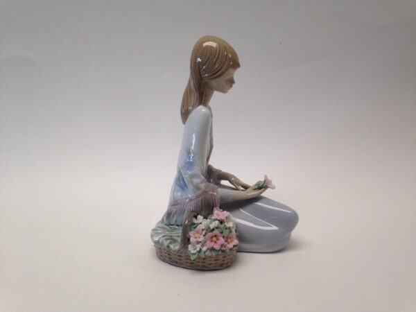 Lladro Flower Song Figurine Model 7607 in Box - Image 5