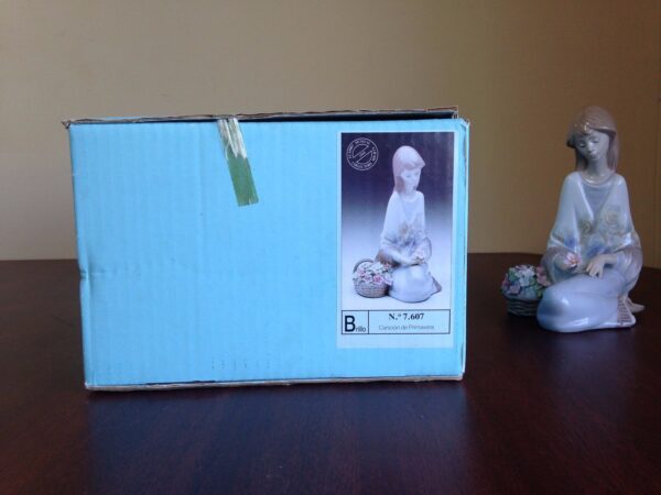 Lladro Flower Song Figurine Model 7607 in Box - Image 9
