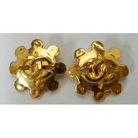 Chanel-Logo-CC-Gold-Tone-Clip-on-Clip-on-Vintage-Costume-Earrings-Made-in-France-183488108093
