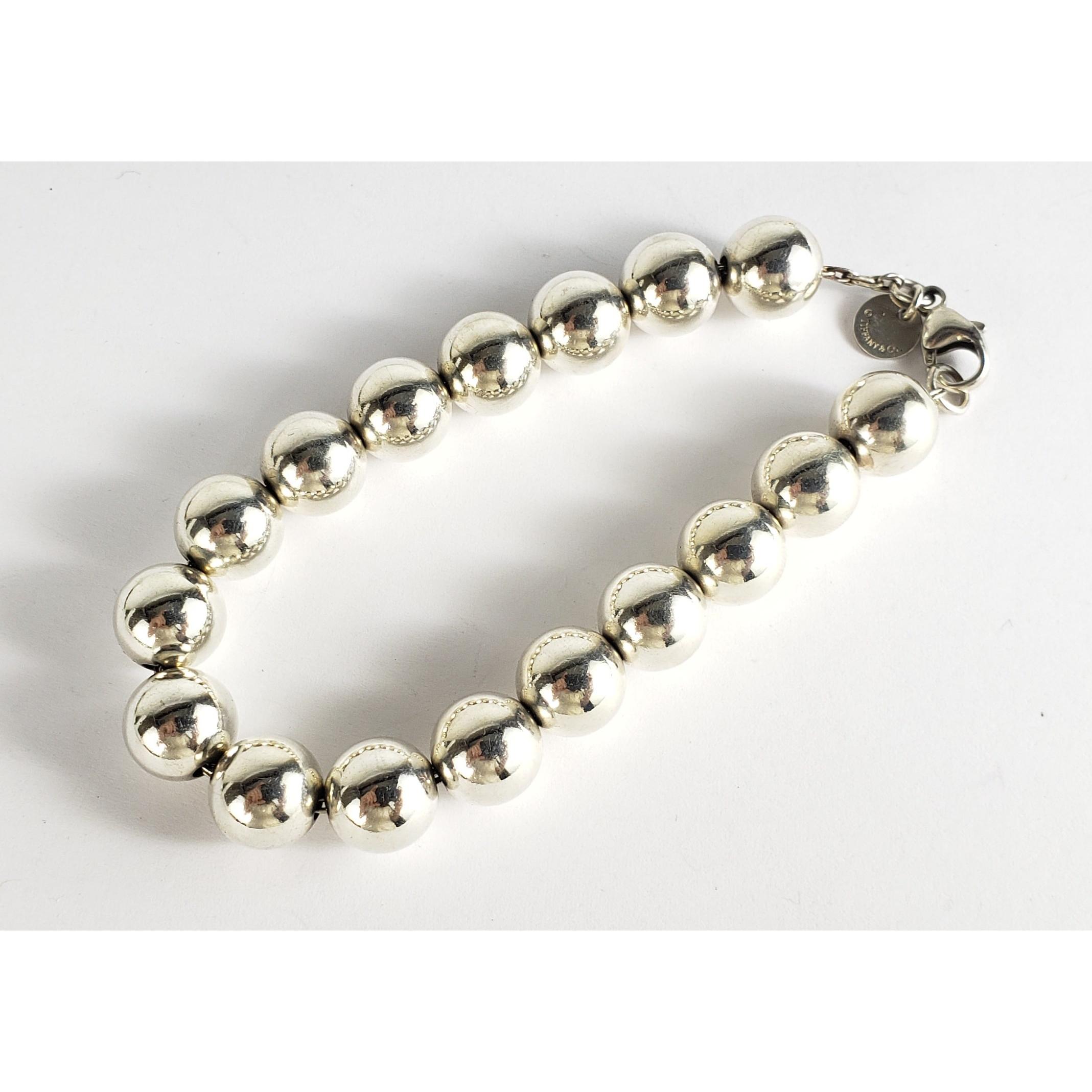 Bead bracelet in sterling silver, 7.5 long and 10 mm.